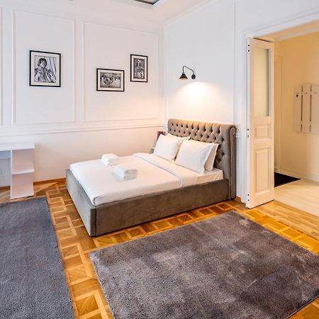 Alfa Apartments Grushevskoho 7 إلفيف المظهر الخارجي الصورة