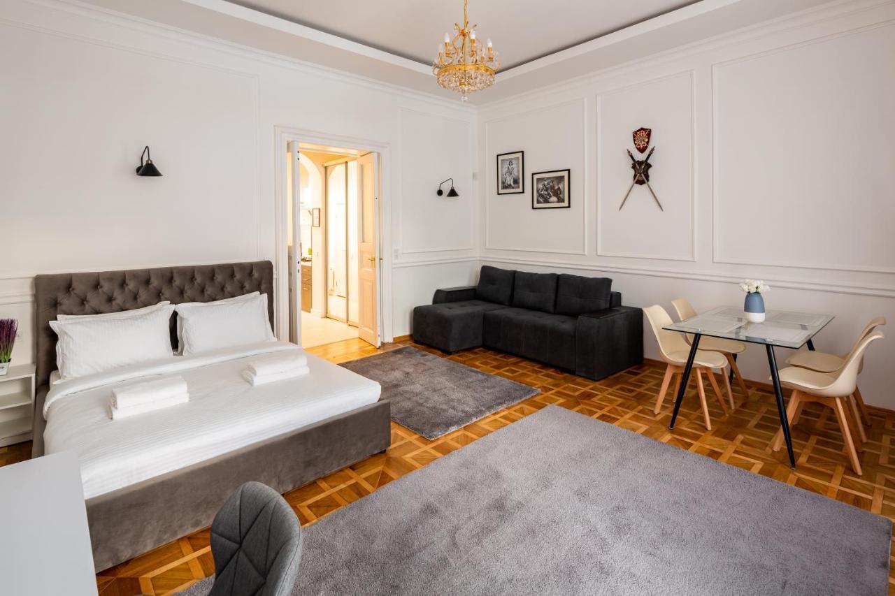 Alfa Apartments Grushevskoho 7 إلفيف المظهر الخارجي الصورة