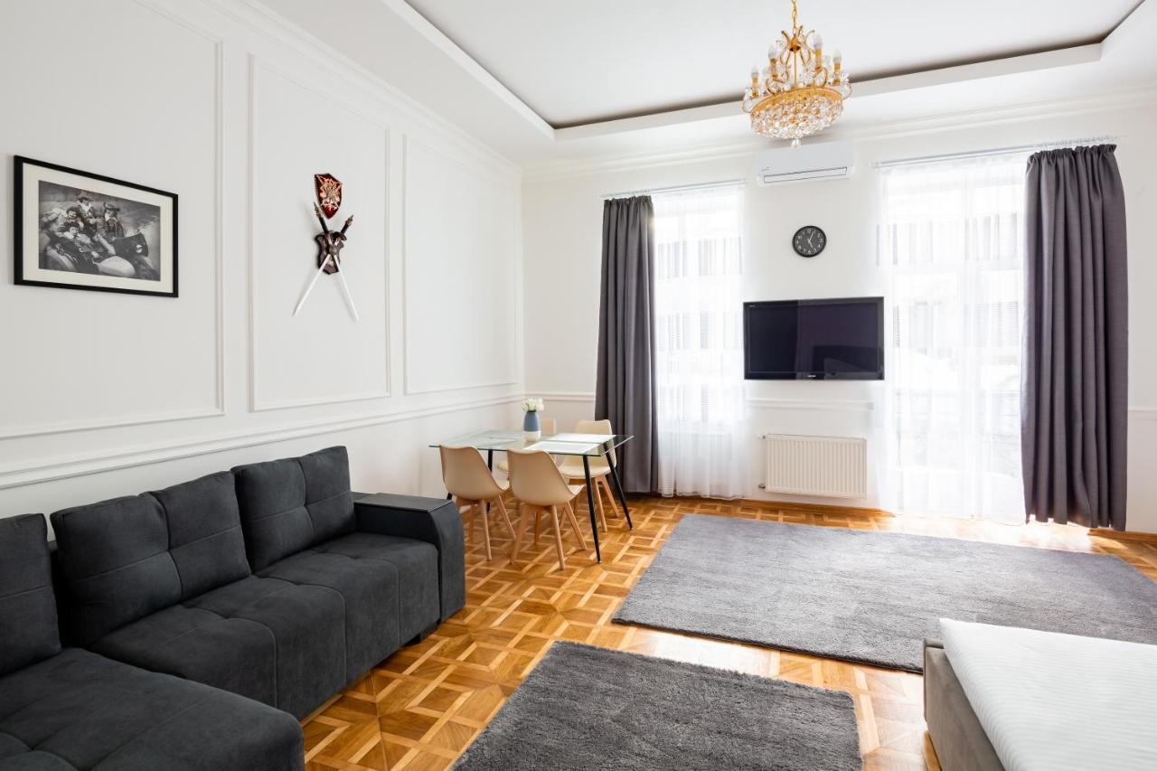 Alfa Apartments Grushevskoho 7 إلفيف المظهر الخارجي الصورة