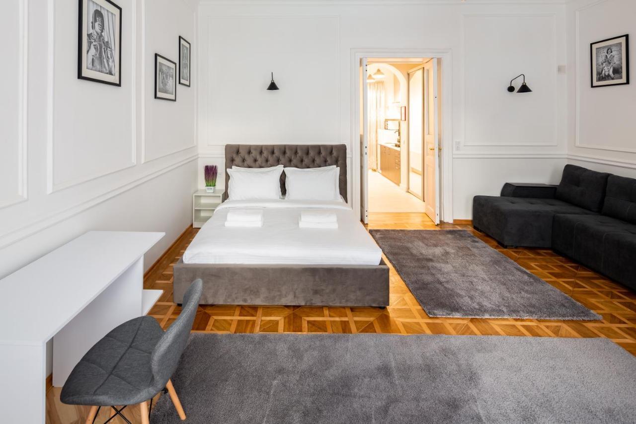 Alfa Apartments Grushevskoho 7 إلفيف المظهر الخارجي الصورة