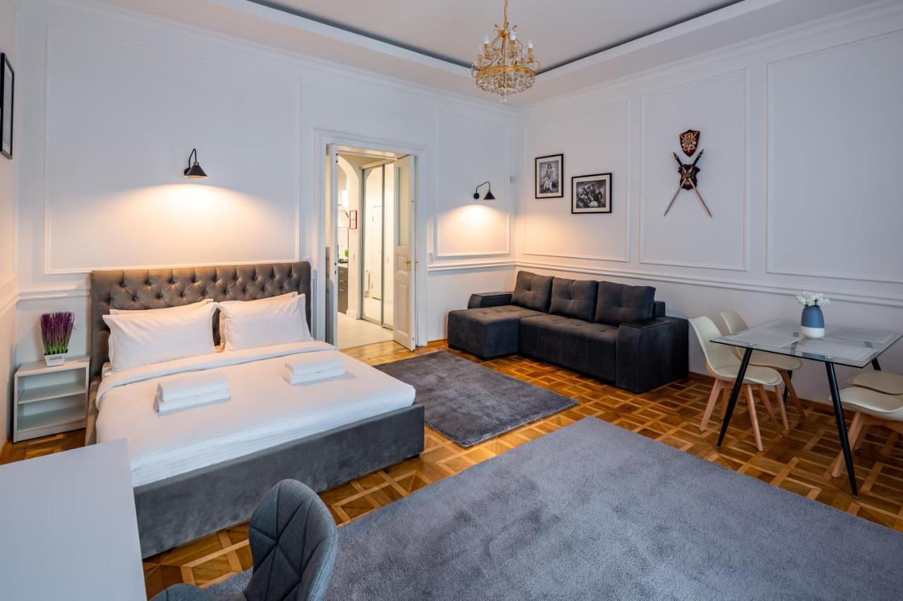 Alfa Apartments Grushevskoho 7 إلفيف المظهر الخارجي الصورة