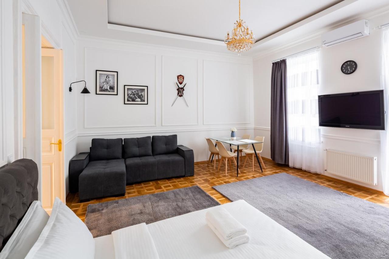 Alfa Apartments Grushevskoho 7 إلفيف المظهر الخارجي الصورة